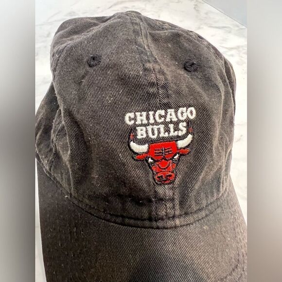 Mitchell & Ness Chicago Bulls Baseball Cap Black Embroidered - Picture 9 of 9